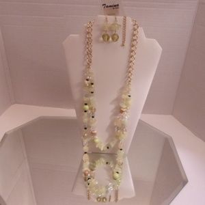 NWT TAMINA NECKLACE & EARRINGS RETAIL $22 J15-3